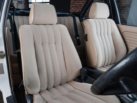 1992-BMW-3-Series-318i-Cabriolet-Executive_15
