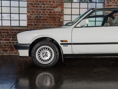 1992-BMW-3-Series-318i-Cabriolet-Executive_18