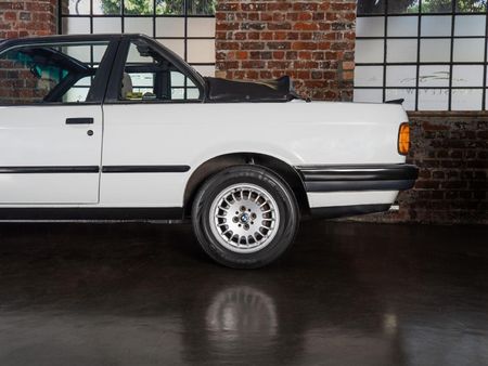 1992-BMW-3-Series-318i-Cabriolet-Executive_19