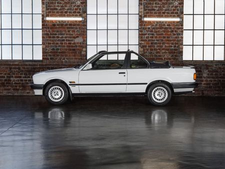 1992-BMW-3-Series-318i-Cabriolet-Executive_2
