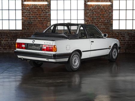 1992-BMW-3-Series-318i-Cabriolet-Executive_3