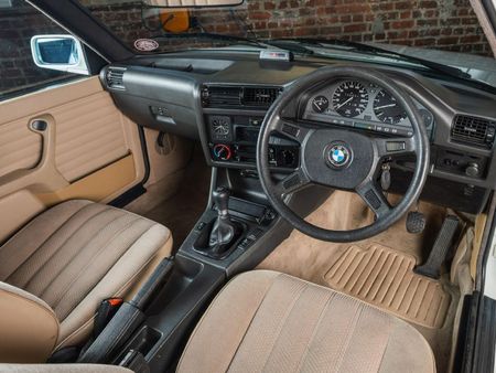 1992-BMW-3-Series-318i-Cabriolet-Executive_7