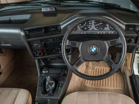 1992-BMW-3-Series-318i-Cabriolet-Executive_8