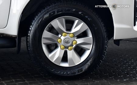 2019-Toyota-Hilux-24-GD-6-Raised-Body-SRX-Single-Cab_13
