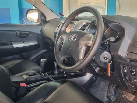 2015-Toyota-Hilux-30-D-4D-Legend-45-4x4-Auto-Double-Cab_5