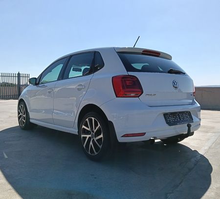 2015-Volkswagen-Polo-12-TSI-Highline-Auto-81kW_11