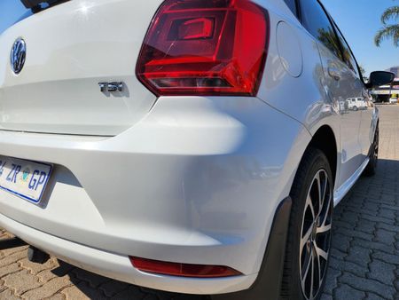 2015-Volkswagen-Polo-12-TSI-Highline-Auto-81kW_1