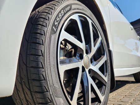 2015-Volkswagen-Polo-12-TSI-Highline-Auto-81kW_3
