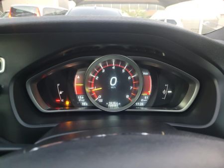 2015-Volvo-V40-T3-R-Design_16