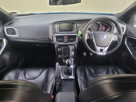 2015-Volvo-V40-T3-R-Design_17