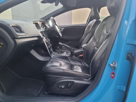 2015-Volvo-V40-T3-R-Design_19
