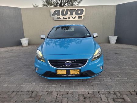 2015-Volvo-V40-T3-R-Design_3