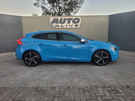 2015-Volvo-V40-T3-R-Design_4