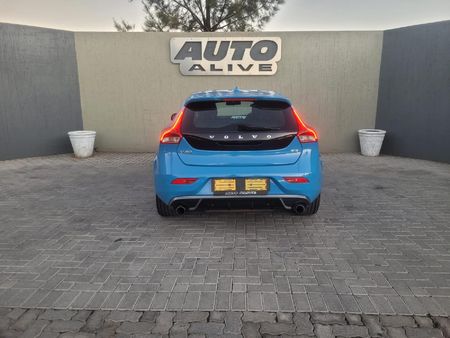 2015-Volvo-V40-T3-R-Design_6