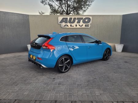 2015-Volvo-V40-T3-R-Design_7