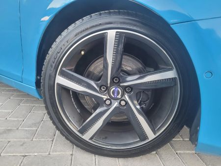 2015-Volvo-V40-T3-R-Design_8