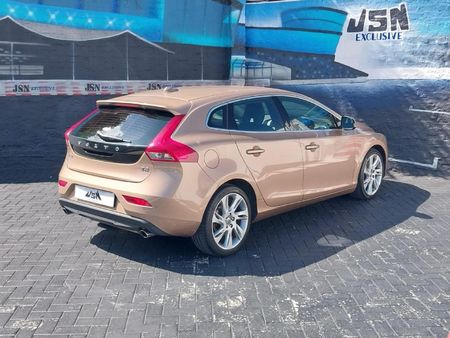2013-Volvo-V40-T4-Elite_4