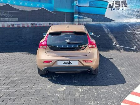 2013-Volvo-V40-T4-Elite_5