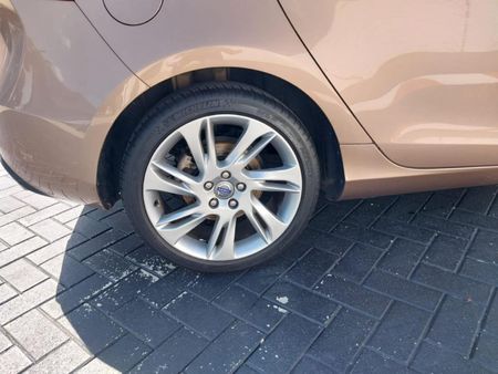 2013-Volvo-V40-T4-Elite_6