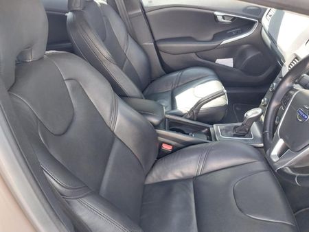 2013-Volvo-V40-T4-Elite_7