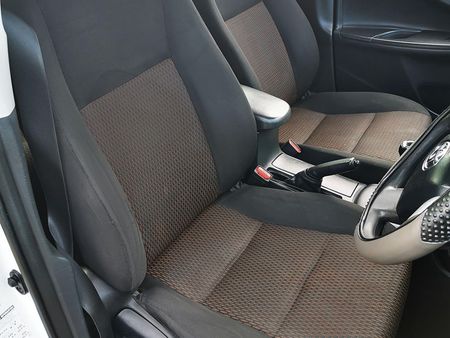 2017-Toyota-Corolla-Quest-16-Plus_9