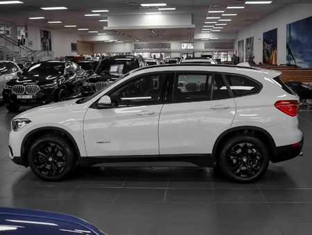 2017-BMW-X1-sDrive20d-Auto_9