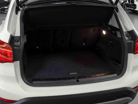 2017-BMW-X1-sDrive20d-Auto_10
