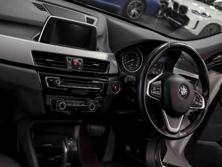 2017-BMW-X1-sDrive20d-Auto_11