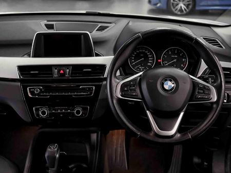 2017-BMW-X1-sDrive20d-Auto_12