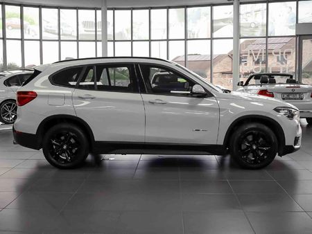 2017-BMW-X1-sDrive20d-Auto_2