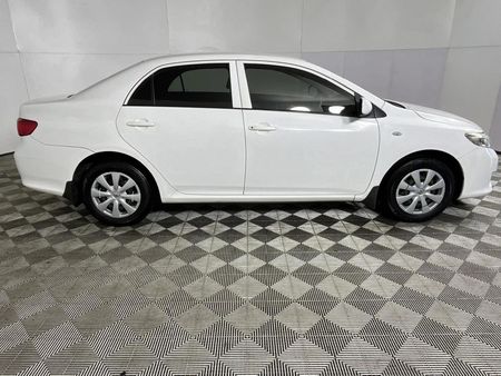 2010-Toyota-Corolla-16-Professional_13