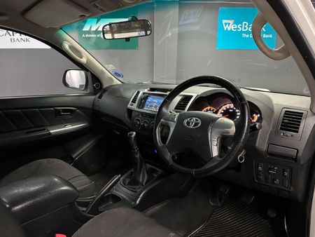 2015-Toyota-Hilux-30-D-4D-Legend-45-Raised-Body-Single-Cab_12