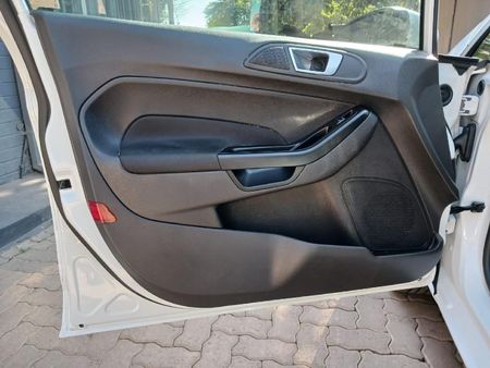 2016-Ford-Fiesta-10-EcoBoost-Ambiente-5-dr_11