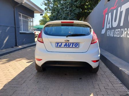 2016-Ford-Fiesta-10-EcoBoost-Ambiente-5-dr_3