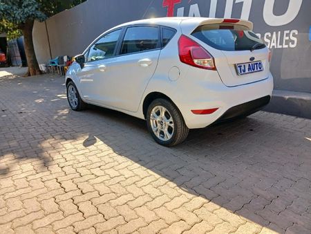 2016-Ford-Fiesta-10-EcoBoost-Ambiente-5-dr_4