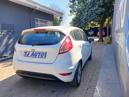 2016-Ford-Fiesta-10-EcoBoost-Ambiente-5-dr_5