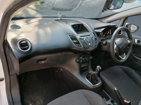 2016-Ford-Fiesta-10-EcoBoost-Ambiente-5-dr_8
