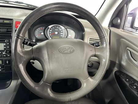 2009-Hyundai-Tucson-20-CRDi-Auto_11