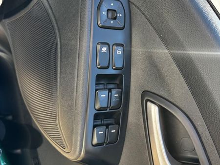 2013-Hyundai-ix35-20-GL-Premium_9