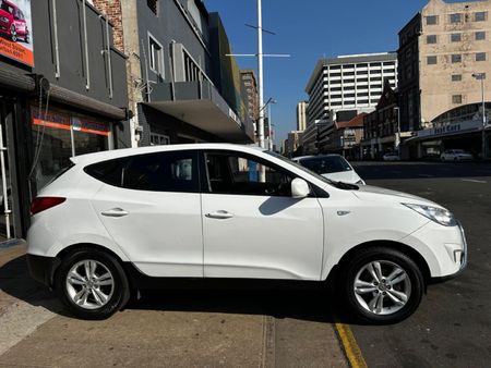 2013-Hyundai-ix35-20-GL-Premium_10