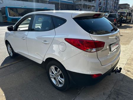 2013-Hyundai-ix35-20-GL-Premium_15