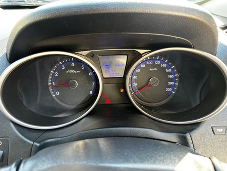 2013-Hyundai-ix35-20-GL-Premium_2