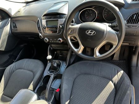 2013-Hyundai-ix35-20-GL-Premium_4