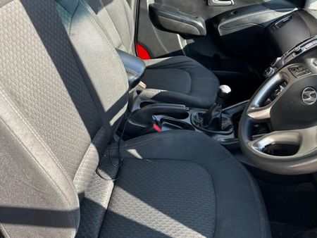 2013-Hyundai-ix35-20-GL-Premium_7