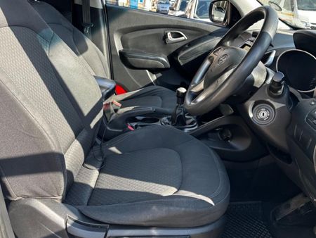 2013-Hyundai-ix35-20-GL-Premium_8