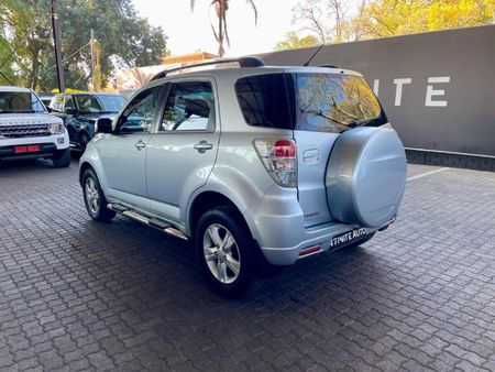 2010-Daihatsu-Terios-4x4_2
