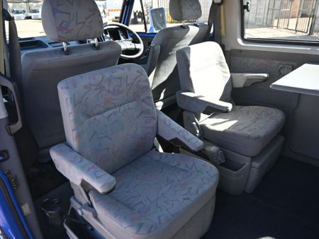 2001-Volkswagen-Caravelle-Exclusive-26i_10