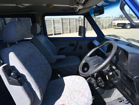 2001-Volkswagen-Caravelle-Exclusive-26i_2