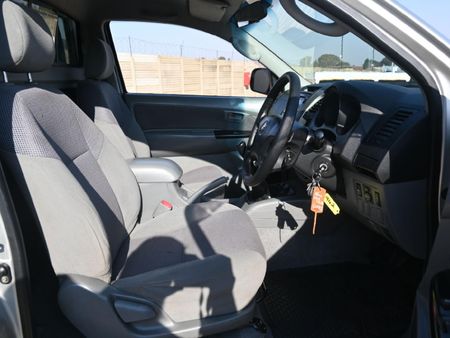 2011-Toyota-Hilux-30-D-4D-Raider-Raised-Body-Single-Cab_2