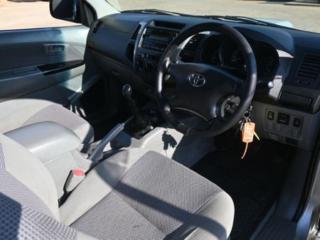 2011-Toyota-Hilux-30-D-4D-Raider-Raised-Body-Single-Cab_3